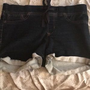 I am selling these navy blue shorts